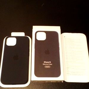 Apple Official Iphone13 Silicon Mag Safe case.